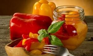 Nakládané papriky na zimu: recepty, které jsou rychlé, jednoduché a chutné