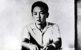 Kim Čong Il je syn velitele Rudé armády, který se stal vůdcem Severní Koreje Kim Čong Il a Eun