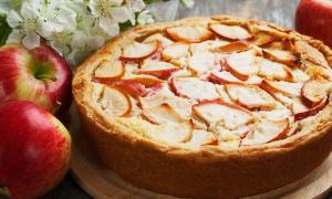 Cvetaevsky pie - křehké těsto se šťavnatou náplní Cvetaevsky pie s třešněmi od Julije Vysocké