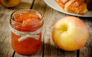 Clear apple jam in slices - quick and easy