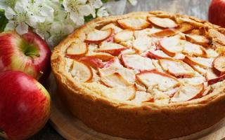 Cvetaevsky pie - křehké těsto se šťavnatou náplní Cvetaevsky pie s třešněmi od Julije Vysocké